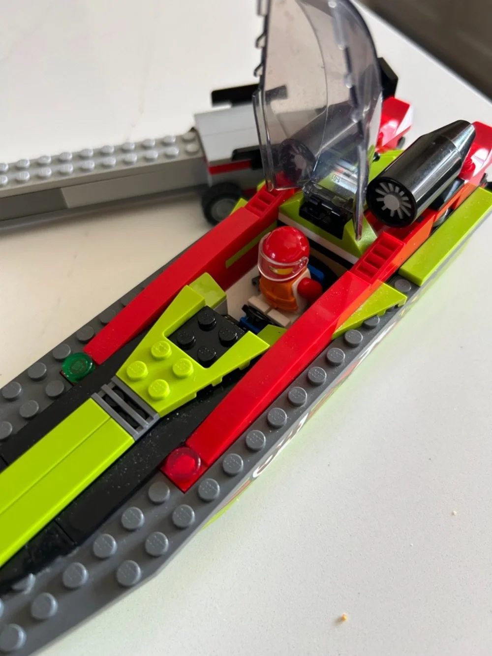 Lego retired City #60254 Race Boat Transporter - Picture 9 of 15